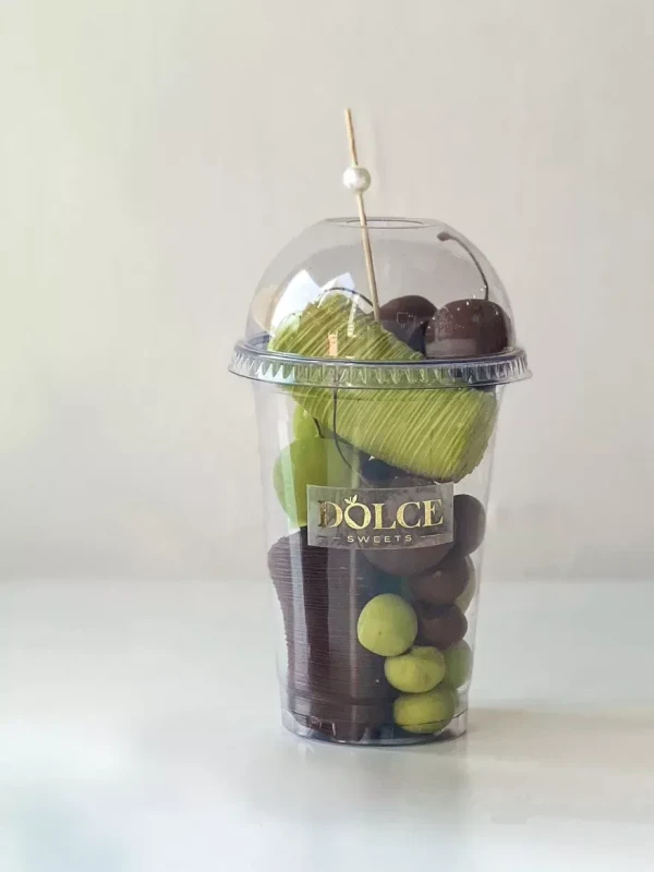Стакан Ассорти 3.0 — «Стакан Ассорти 3.0» — ягодный десерт в стакане Dolce Sweets из 3 бананов в молочном шоколаде, 3 бананов в…